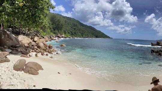 DIe "Bar am Ende der Welt". Zu finden auf der Insel La Digue im indischen Ozean. DIe "Bar am Ende der Welt". Zu finden auf der Insel La Digue im indischen Ozean.