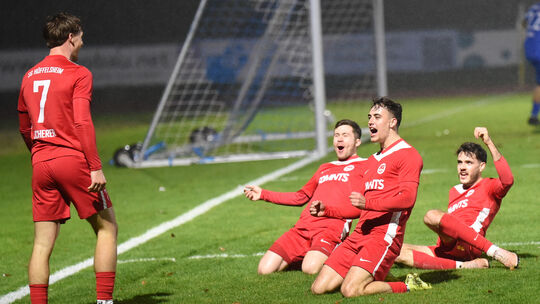 Wenn die SG Hüffelsheim in der Verbandsliga spielt, ist einiges los. Kein Team erzielte mehr Auswärtstreffer. Cedric Lind (von r Wenn die SG Hüffelsheim in der Verbandsliga spielt, ist einiges los. Kein Team erzielte mehr Auswärtstreffer. Cedric Lind (von r