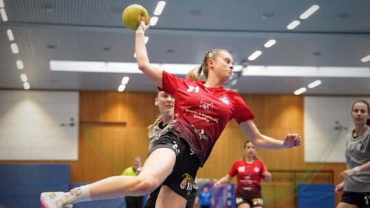 Pauline Hahnefeld gelang der 35:35-Ausgleich für die HSG Birkenfeld, die bereits mit neun Toen gegen die HSG Ottweiler im Hinter Pauline Hahnefeld gelang der 35:35-Ausgleich für die HSG Birkenfeld, die bereits mit neun Toen gegen die HSG Ottweiler im Hinter