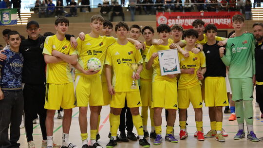 Platz drei bei den Futsal-Regionalmeisterschaften Südwest in Monsheim: Die B-Junioren des JFV Rhein-Hunsrück waren zufrieden mit Platz drei bei den Futsal-Regionalmeisterschaften Südwest in Monsheim: Die B-Junioren des JFV Rhein-Hunsrück waren zufrieden mit