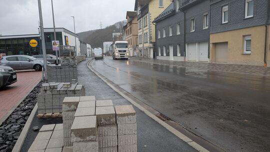 Die Arbeiten an der B62 schreiten voran. Der größte Abschnitt der Baustelle wird in dieser Woche fertig. Die Arbeiten an der B62 schreiten voran. Der größte Abschnitt der Baustelle wird in dieser Woche fertig.
