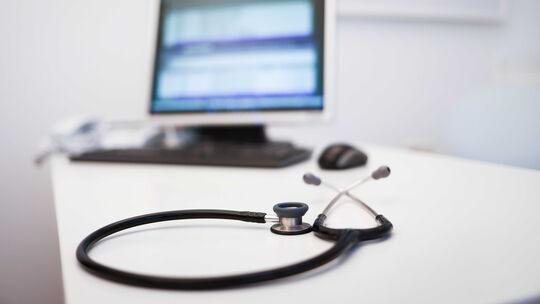 Die Alexianer suchen mehrere Fachärzte für den Standort Zell. Das ist nicht einfach, weil viele junge Ärzte bevorzugt in größere Die Alexianer suchen mehrere Fachärzte für den Standort Zell. Das ist nicht einfach, weil viele junge Ärzte bevorzugt in größere