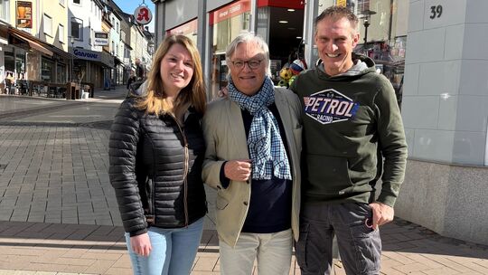 Citymanagerin Anna Laux, Thomas Wunder (Vorsitzender Aktionskreis AK) und Jörg Schüler vom Vorstand des Aktionskreises freuen si Citymanagerin Anna Laux, Thomas Wunder (Vorsitzender Aktionskreis AK) und Jörg Schüler vom Vorstand des Aktionskreises freuen si
