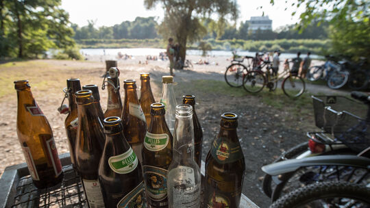 Nach reichlich Bier noch aufs Fahrrad zu steigen kann auch strafrechtliche Konsequenzen haben. Nach reichlich Bier noch aufs Fahrrad zu steigen kann auch strafrechtliche Konsequenzen haben.