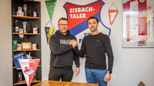 Freuen sich auf die gemeinsame Zusammenarbeit ab Sommer: Eisbachtals Sportlicher Leiter Patrick Reifenscheidt (links) und der zu Freuen sich auf die gemeinsame Zusammenarbeit ab Sommer: Eisbachtals Sportlicher Leiter Patrick Reifenscheidt (links) und der zu
