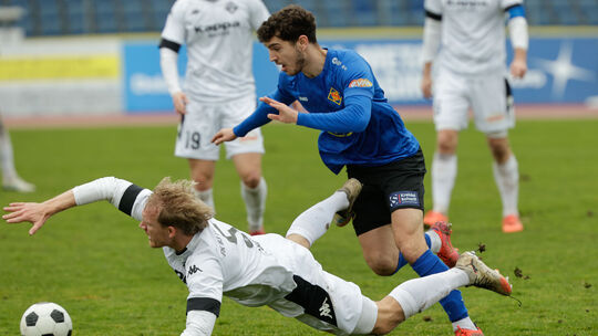 Igor Blagojevic (blaues Trikot) wird der TuS Koblenz eine weitere Saison erhalten bleiben. Der Offensivakteur hat unter der Woch Igor Blagojevic (blaues Trikot) wird der TuS Koblenz eine weitere Saison erhalten bleiben. Der Offensivakteur hat unter der Woch