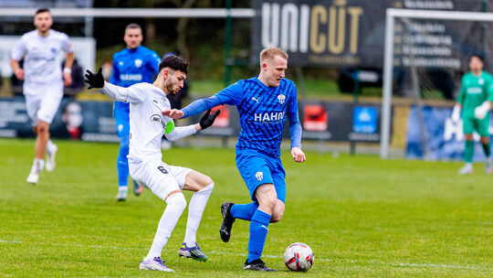 Beim 5:0-Heimsieg gegen Cosmos Koblenz erzielte Kevin Leidig (am Ball) sein 16. Tor im 121. Oberligaspiel für den FC Emmelshause Beim 5:0-Heimsieg gegen Cosmos Koblenz erzielte Kevin Leidig (am Ball) sein 16. Tor im 121. Oberligaspiel für den FC Emmelshause