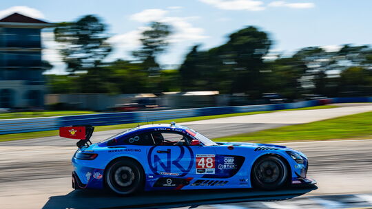 Der Einsatz von Luca Stolz und seinen US-Teamkollegen Scott Noble und Jason Hardt im AMG-Winward Mercedes mit der Startnummer 48 Der Einsatz von Luca Stolz und seinen US-Teamkollegen Scott Noble und Jason Hardt im AMG-Winward Mercedes mit der Startnummer 48