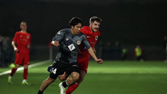Ryo Iwata (graues Trikot) wird dem FC Rot-Weiss Koblenz in den kommenden Wochen fehlen. Er hat sich gegen Diefflen einen doppelt Ryo Iwata (graues Trikot) wird dem FC Rot-Weiss Koblenz in den kommenden Wochen fehlen. Er hat sich gegen Diefflen einen doppelt