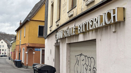 Den Abbruch der ehemaligen Tanzschule Bitterlich für den Neubau eines Hotels hatte die Stadt bereits genehmigt. Nun ging es um A Den Abbruch der ehemaligen Tanzschule Bitterlich für den Neubau eines Hotels hatte die Stadt bereits genehmigt. Nun ging es um A