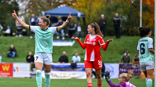 So schön jubeln möchte Andernachs Carolin Schraa (von links), die in München fehlte, nun gern im Heimspiel gegen den SV Meppen. So schön jubeln möchte Andernachs Carolin Schraa (von links), die in München fehlte, nun gern im Heimspiel gegen den SV Meppen.