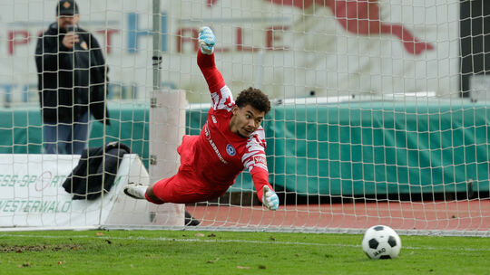 Romaric Grenz wird im Heimspiel des FC Cosmos Koblenz am Sonntag gegen den FV Diefflen im Tor des Oberligisten stehen, da Stammk Romaric Grenz wird im Heimspiel des FC Cosmos Koblenz am Sonntag gegen den FV Diefflen im Tor des Oberligisten stehen, da Stammk