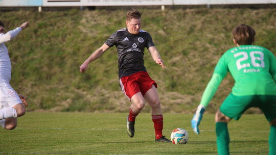 Justus Klein bleibt dem SC Idar-Oberstein nun doch treu. Er hat seinen Vertrag um ein Jahr verlängert. Justus Klein bleibt dem SC Idar-Oberstein nun doch treu. Er hat seinen Vertrag um ein Jahr verlängert.