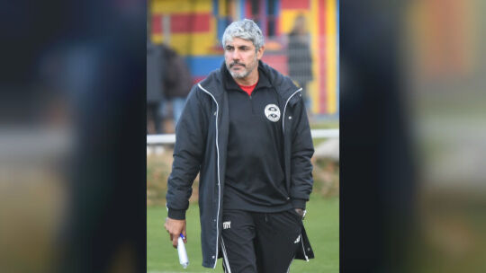 Musste eine bittere Heimniederlage mit seinem Team quittieren: Murat Yasar, der Trainer des FC Schmittweiler. Musste eine bittere Heimniederlage mit seinem Team quittieren: Murat Yasar, der Trainer des FC Schmittweiler.