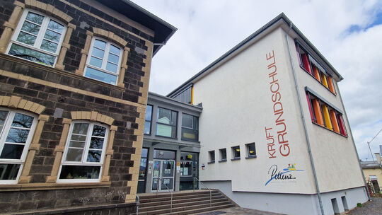 Außerplanmäßig wurden für die Reparatur der Heizung in der Grundschule Kruft rund 33.000 Euro freigegeben. Außerplanmäßig wurden für die Reparatur der Heizung in der Grundschule Kruft rund 33.000 Euro freigegeben.