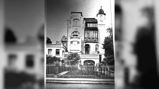 Das beeindruckende alte Gebäude in der Wilhelmstraße wurde nach der Beschädigung im Zweiten Weltkrieg 1949 wiederaufgebaut. Das beeindruckende alte Gebäude in der Wilhelmstraße wurde nach der Beschädigung im Zweiten Weltkrieg 1949 wiederaufgebaut.