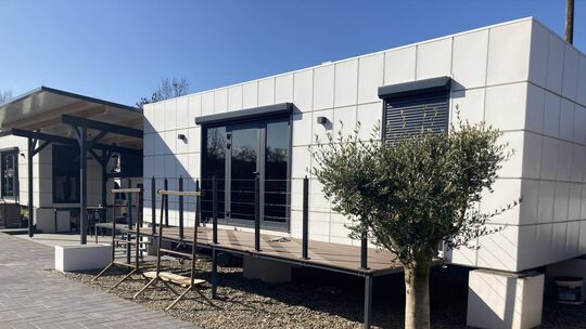 Nicht nur in Platten, wie auf diesem Bild, sondern bald auch in Bernkastel-Kues: Dort werden im Zentrum zwei Tiny Houses gebaut. Nicht nur in Platten, wie auf diesem Bild, sondern bald auch in Bernkastel-Kues: Dort werden im Zentrum zwei Tiny Houses gebaut.