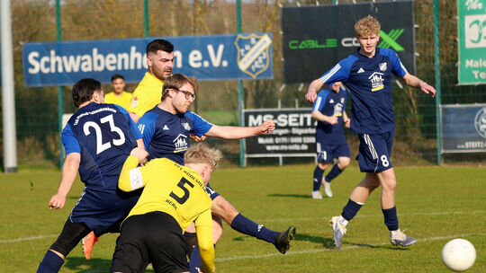 Der TuS Pfaffen-Schwabenheim (blaue Trikots) bestreitet am Gründonnerstag eine extrem wichtige Partie in Nahbollenbach. Der TuS Pfaffen-Schwabenheim (blaue Trikots) bestreitet am Gründonnerstag eine extrem wichtige Partie in Nahbollenbach.