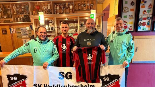 Zusammenarbeit besiegelt: Björn Strack (von links), der aktuelle Trainer André Kullmann, sein künftiger Trainerkollege Marc Förs Zusammenarbeit besiegelt: Björn Strack (von links), der aktuelle Trainer André Kullmann, sein künftiger Trainerkollege Marc Förs