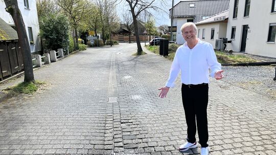 Walter Ohm aus Eichen kann es nicht fassen: Wegen ein paar kleiner Schlaglöcher in der Hauptstraße, sagt er, wolle man dem Bürge Walter Ohm aus Eichen kann es nicht fassen: Wegen ein paar kleiner Schlaglöcher in der Hauptstraße, sagt er, wolle man dem Bürge