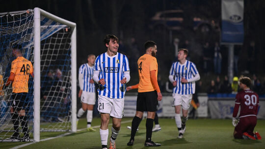 Vor etwas mehr als einem Jahr (12. März 2025) jubelte Eintracht Trier in Emmelshausen über einen 4:0-Viertelfinalsieg über den F Vor etwas mehr als einem Jahr (12. März 2025) jubelte Eintracht Trier in Emmelshausen über einen 4:0-Viertelfinalsieg über den F