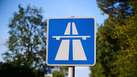 In der Eifel wird in den kommenden Jahren ein 25 Kilometer langer Autobahnabschnitt neu gebaut. Der A1-Lückenschluss hat viele F In der Eifel wird in den kommenden Jahren ein 25 Kilometer langer Autobahnabschnitt neu gebaut. Der A1-Lückenschluss hat viele F