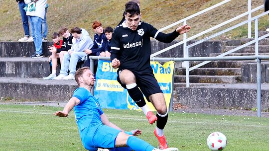 Die SG 06 Betzdorf (im schwarzen Trikot Fynn Barth) gewann am vergangenen Wochenende mit 3:0 bei der SG Müschenbach/Hachenburg u Die SG 06 Betzdorf (im schwarzen Trikot Fynn Barth) gewann am vergangenen Wochenende mit 3:0 bei der SG Müschenbach/Hachenburg u