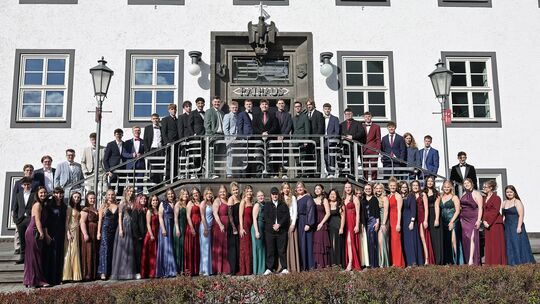Die Abiturienten am Erich-Klausener-Gymnasium in Adenau. Die Abiturienten am Erich-Klausener-Gymnasium in Adenau.