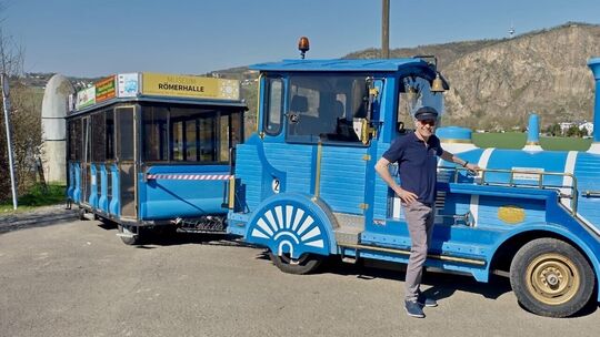 Tobias Heil hat für die Kreuznacher Bimmelbahn, altbekannt als "Blauer Klaus", diverse neue Ideen. Tobias Heil hat für die Kreuznacher Bimmelbahn, altbekannt als "Blauer Klaus", diverse neue Ideen.