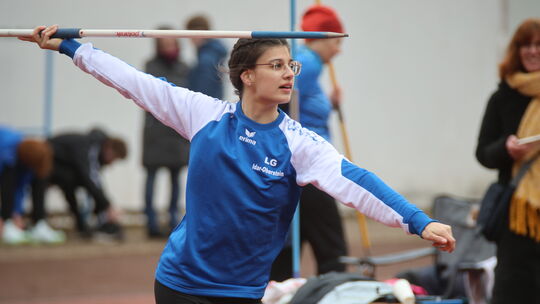 Antonia Weber beim Speerwerfen. Besonders gut war die Athletin der LG Idar-Oberstein beim Werfertag ihres Vereins aber im Diskus Antonia Weber beim Speerwerfen. Besonders gut war die Athletin der LG Idar-Oberstein beim Werfertag ihres Vereins aber im Diskus
