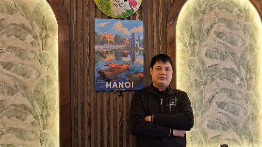 Der Inhaber Nguyen Quang Bac ist von seinem Restaurant überzeugt. Er hat seine Jugend in Vietnam verbracht und kennt die Kulinar Der Inhaber Nguyen Quang Bac ist von seinem Restaurant überzeugt. Er hat seine Jugend in Vietnam verbracht und kennt die Kulinar