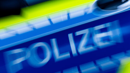 Am 18. März kam es zu einem Polizeieinsatz in einem Haus in der Stadt Kirchen. Ein 24-Jähriger wurde mutmaßlich ermordet. Am 18. März kam es zu einem Polizeieinsatz in einem Haus in der Stadt Kirchen. Ein 24-Jähriger wurde mutmaßlich ermordet.