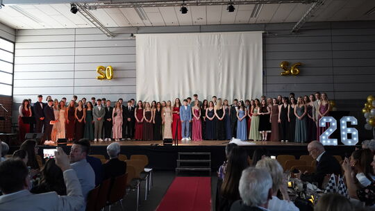 Nach 13 Runden am Ziel: die Abiturienten der IGS Kastellaun. Nach 13 Runden am Ziel: die Abiturienten der IGS Kastellaun.