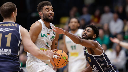 Die Baskets um Kapitän Badu Buck (am Ball) wollen nach den zuletzt enttäuschenden Ergebnissen wieder angreifen. Die Baskets um Kapitän Badu Buck (am Ball) wollen nach den zuletzt enttäuschenden Ergebnissen wieder angreifen.