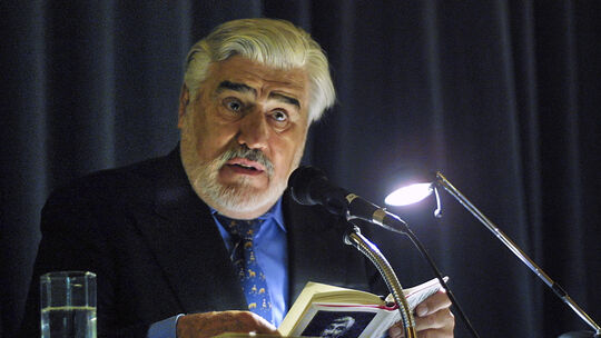 Mario Adorf 2001 bei den Westerburger Gesprächen in der Schulaula des Konrad-Adenauer-Gymnasiums Westerburg. Mario Adorf 2001 bei den Westerburger Gesprächen in der Schulaula des Konrad-Adenauer-Gymnasiums Westerburg.