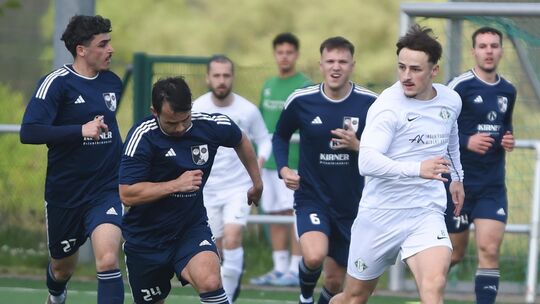 Alle schauen derzeit auf die TSG Planig (weiße Trikots) und die nach ihrem angekündigten Rückzug veränderte Abstiegskonstellatio Alle schauen derzeit auf die TSG Planig (weiße Trikots) und die nach ihrem angekündigten Rückzug veränderte Abstiegskonstellatio