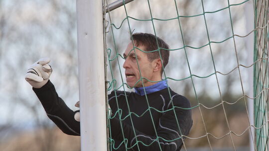 Auch der Altmeister im Kasten konnte die Niederlage des SV Weiersbach gegen die Spvgg Fischbach nicht verhindern. Marco Schmidt Auch der Altmeister im Kasten konnte die Niederlage des SV Weiersbach gegen die Spvgg Fischbach nicht verhindern. Marco Schmidt