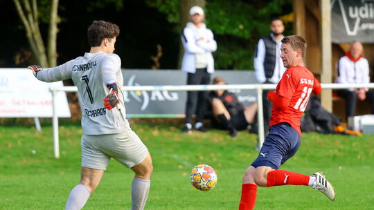 Denkwürdiges Hinspiel: Nach zwei Roten Karten in der Anfangsviertelstunde musste die SG Mörschbach mit zwei Mann weniger gegen A Denkwürdiges Hinspiel: Nach zwei Roten Karten in der Anfangsviertelstunde musste die SG Mörschbach mit zwei Mann weniger gegen A