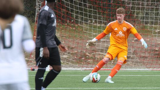 Jonas Eberwein bot eine ausgezeichnete Vorstellung im Kasten der Regionalliga-B-Junioren des SC Idar-Oberstein. Erst in der Nach Jonas Eberwein bot eine ausgezeichnete Vorstellung im Kasten der Regionalliga-B-Junioren des SC Idar-Oberstein. Erst in der Nach