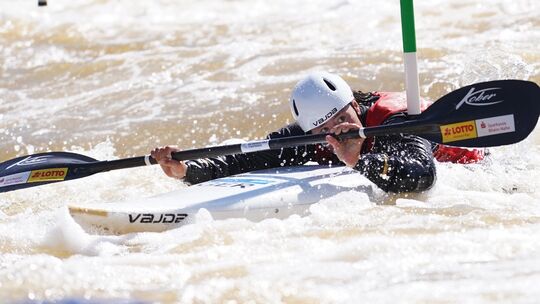 Auf Augenhöhe: Paulina Pirro vom KSV Bad Kreuznach hat die Torstange bei der nationalen Qualifikation genau im Blick. Auf Augenhöhe: Paulina Pirro vom KSV Bad Kreuznach hat die Torstange bei der nationalen Qualifikation genau im Blick.