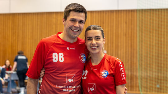 Sie verlassen die HSG Birkenfeld: Trainer Dominik Schwindling und Torjägerin Angelina Meiswinkel. Zum Abschluss gab es noch eine Sie verlassen die HSG Birkenfeld: Trainer Dominik Schwindling und Torjägerin Angelina Meiswinkel. Zum Abschluss gab es noch eine