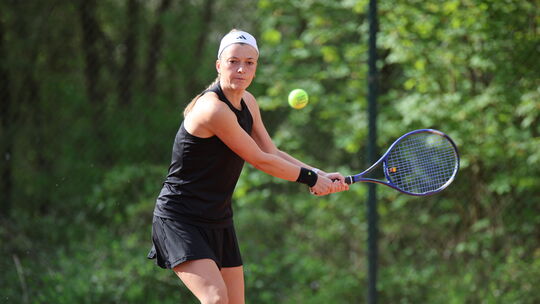 Angelika Shilinski steuerte sowohl einen Sieg im Einzel als auch einen Erfolg im Doppel zum glatten 6:0 der Frauen des TC Rhaune Angelika Shilinski steuerte sowohl einen Sieg im Einzel als auch einen Erfolg im Doppel zum glatten 6:0 der Frauen des TC Rhaune