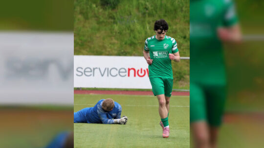 Das 1:0 für Vallendar gegen die SG Rheindörfer. Torhüter Lukas Oster liegt geschlagen am Boden. Das 1:0 für Vallendar gegen die SG Rheindörfer. Torhüter Lukas Oster liegt geschlagen am Boden.
