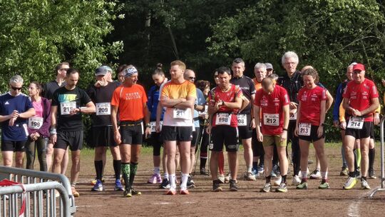 Die 21. Auflage des Holzfelder Kulleslaufs ging nach einem Jahr Pause mit insgesamt mehr als 100 Athleten über die Bühne. Die 21. Auflage des Holzfelder Kulleslaufs ging nach einem Jahr Pause mit insgesamt mehr als 100 Athleten über die Bühne.
