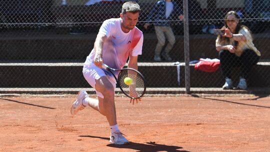 Morgens auf dem Tennisplatz ohne Chance, dafür am Nachmittag als Fußballtrainer auf Wolke sieben: Für Niklas Wörsdörfer ging es Morgens auf dem Tennisplatz ohne Chance, dafür am Nachmittag als Fußballtrainer auf Wolke sieben: Für Niklas Wörsdörfer ging es