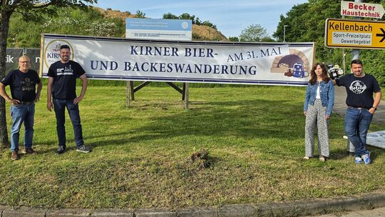 Sie werben gemeinsam für die Kirner Bier- und Backeswanderung am 31. Mai: Michael Schmidt aus Hennweiler, Jörg Schäfer aus Oberh Sie werben gemeinsam für die Kirner Bier- und Backeswanderung am 31. Mai: Michael Schmidt aus Hennweiler, Jörg Schäfer aus Oberh