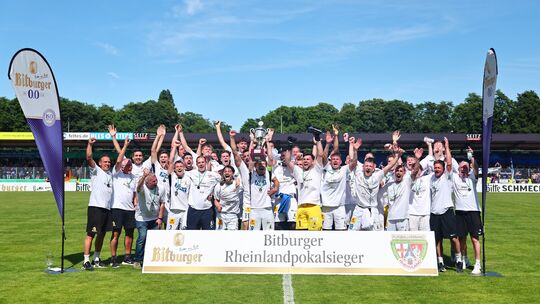 Eintracht Trier heißt der Rheinlandpokalsieger 2025/26. Der Regionalligist besiegte den Oberligisten TuS Koblenz mit 1:0. Eintracht Trier heißt der Rheinlandpokalsieger 2025/26. Der Regionalligist besiegte den Oberligisten TuS Koblenz mit 1:0.