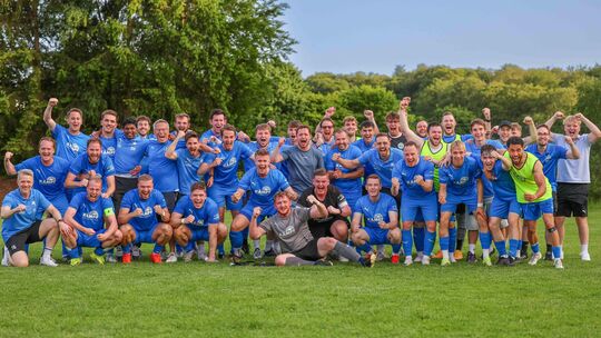 Gerettet: Die SG Müschenbach spielt auch in der kommenden Saison in der Bezirksliga Ost. Gerettet: Die SG Müschenbach spielt auch in der kommenden Saison in der Bezirksliga Ost.