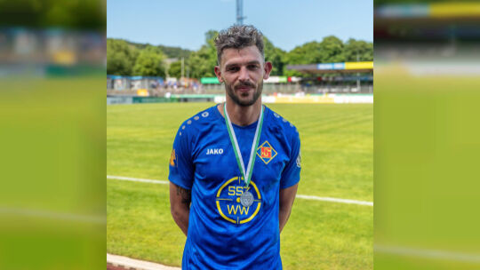 Daniel von der Bracke bewegte sich irgendwo zwischen Enttäuschung und Stolz. Der TuS-Kapitän muste im Pokalfinale nach einem Sch Daniel von der Bracke bewegte sich irgendwo zwischen Enttäuschung und Stolz. Der TuS-Kapitän muste im Pokalfinale nach einem Sch