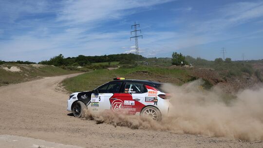 Jonas Ertz aus Morbach bretterte mit seinem Opel Corsa auf Rang zwwei der Hunsrück-Junior-Rallye. Jonas Ertz aus Morbach bretterte mit seinem Opel Corsa auf Rang zwwei der Hunsrück-Junior-Rallye.